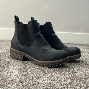 Anna Side Gore Ankle Bootie